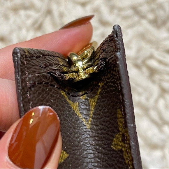 Louis Vuitton Monogram Bucket Pouch 23 - Picture 9 of 12